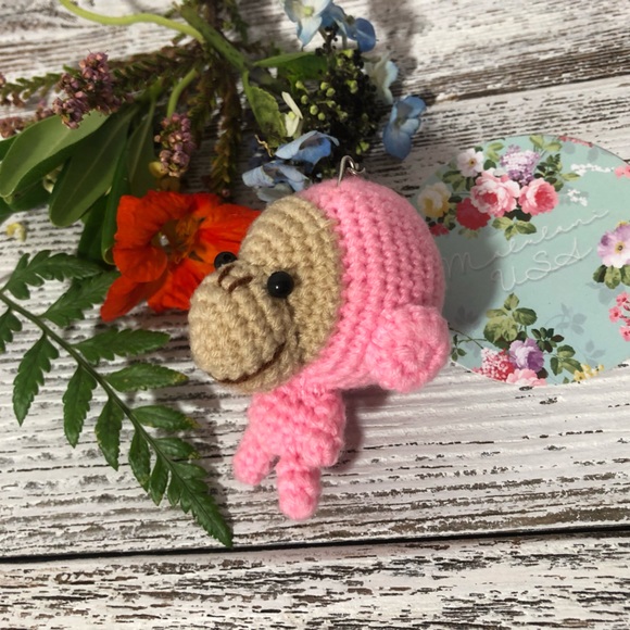 Hand-knitted Monkey Keychain. Pink. Accessorie for Bags/ Handbags - Picture 5 of 6